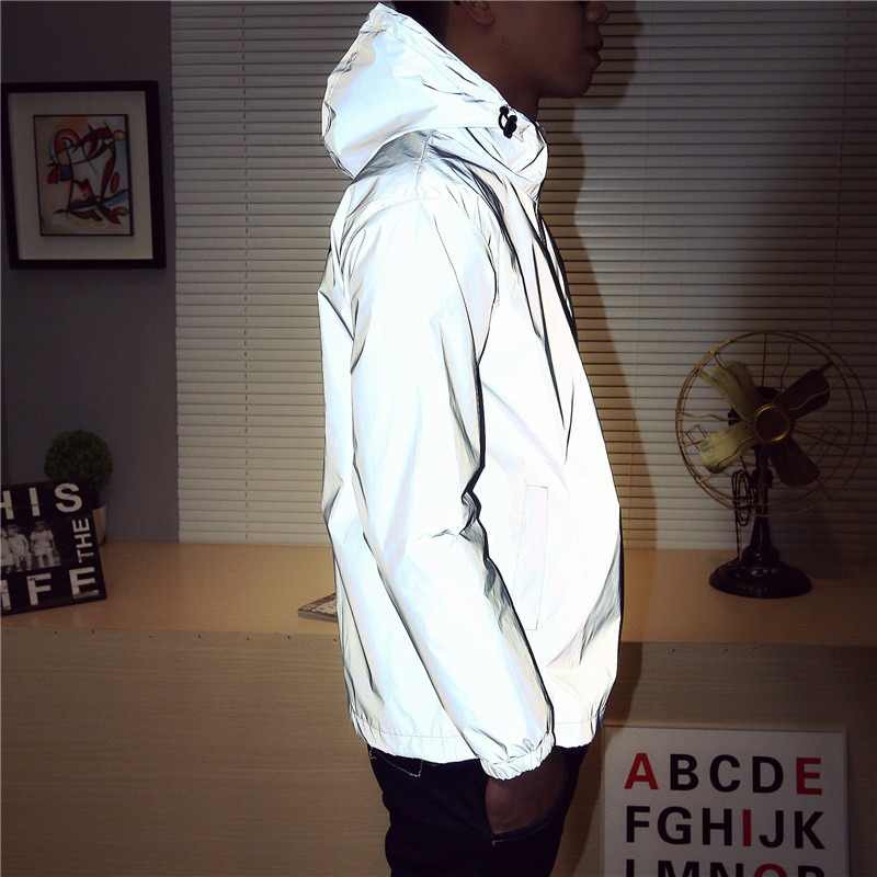 Giacca a vento illuminata a LE - Reflective Running Jacket recensione e prezzo