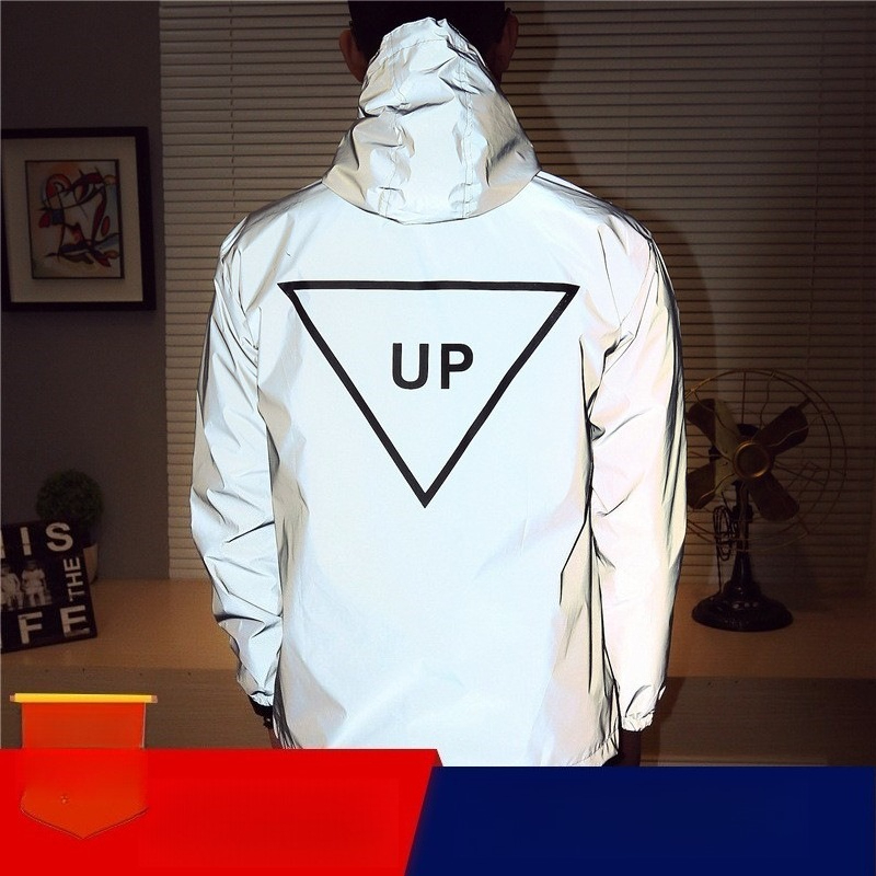 Giacca a vento illuminata a LE - Reflective Running Jacket recensione e prezzo